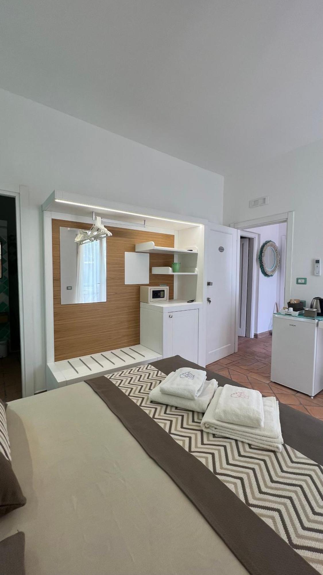 Rooms Apartaments Santa Teresa Капо Теста Екстериор снимка